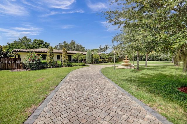 9890 SW 138th St, Miami, FL 33176