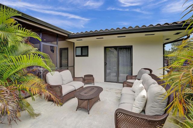 9890 SW 138th St, Miami, FL 33176