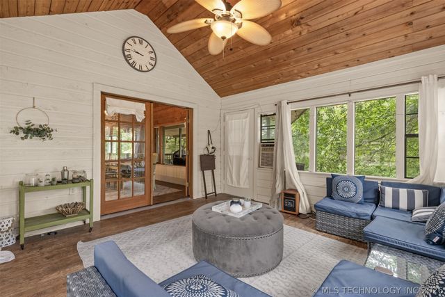 4332 W Roadrunner, Hulbert, OK 74441