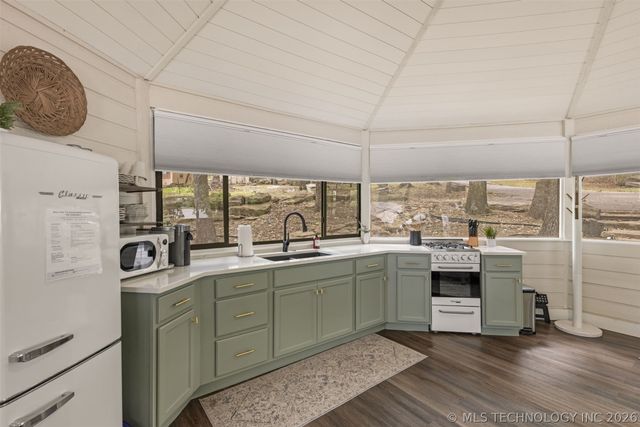 4332 W Roadrunner, Hulbert, OK 74441