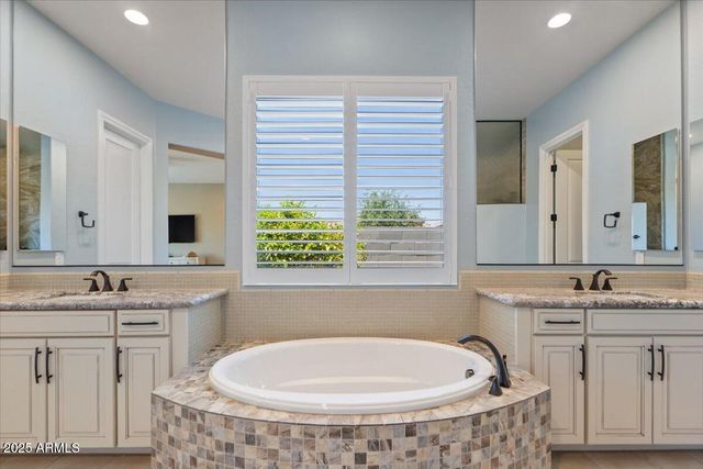 3663 E STRAWBERRY Drive, Gilbert, AZ 85298