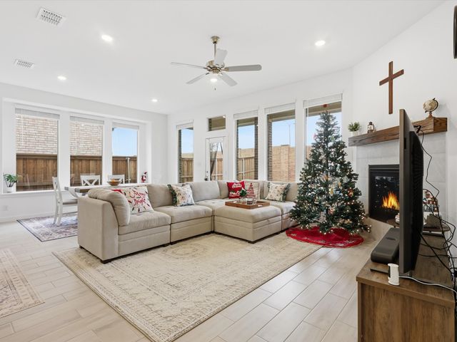 541 Breeds Hill Road, Little Elm, TX 75068