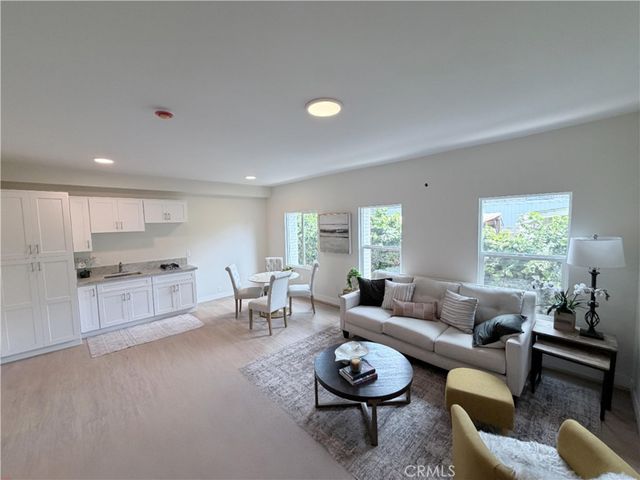 125 W Chestnut 202, Glendale, CA 91204
