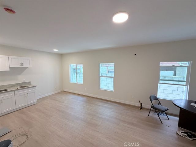 125 W Chestnut 202, Glendale, CA 91204