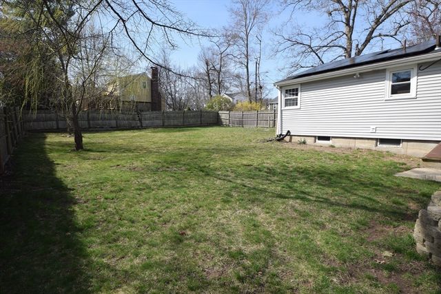71 Rockefeller St, Randolph, MA 02368