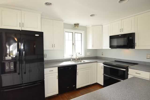 71 Rockefeller St, Randolph, MA 02368