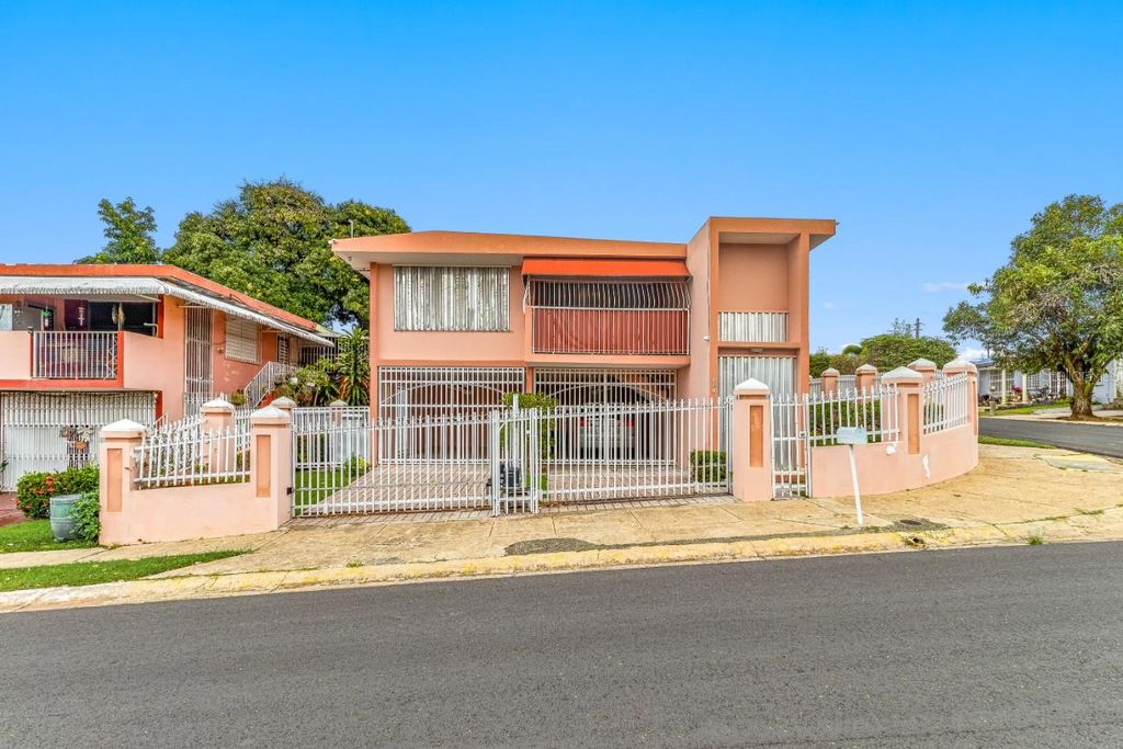 Image 1 of property listing at 15 URB. COVADONGA 3-B, Toa Baja, PR 00949