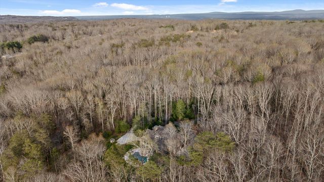 5426 Summerfield Lane, Signal Mountain, TN 37377