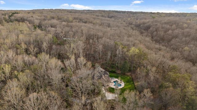 5426 Summerfield Lane, Signal Mountain, TN 37377