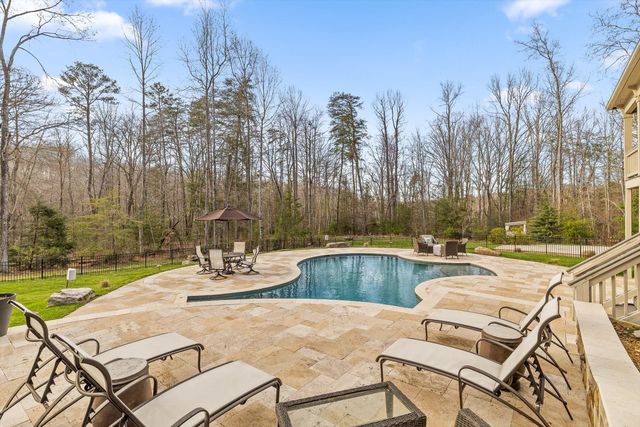 5426 Summerfield Lane, Signal Mountain, TN 37377