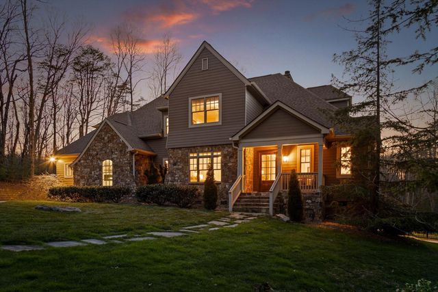 5426 Summerfield Lane, Signal Mountain, TN 37377