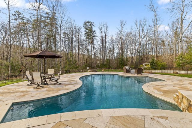 5426 Summerfield Lane, Signal Mountain, TN 37377