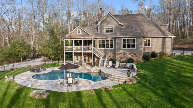 5426 Summerfield Lane, Signal Mountain, TN 37377
