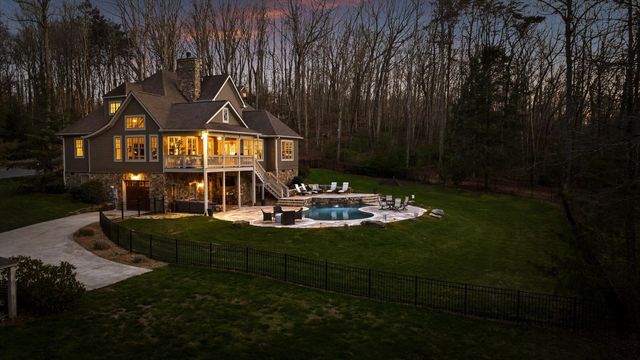 5426 Summerfield Lane, Signal Mountain, TN 37377