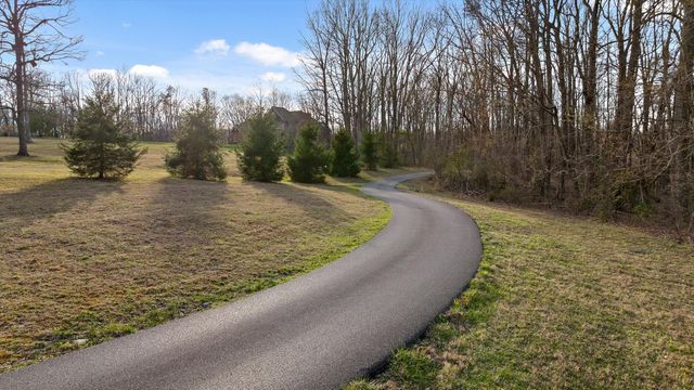 5426 Summerfield Lane, Signal Mountain, TN 37377