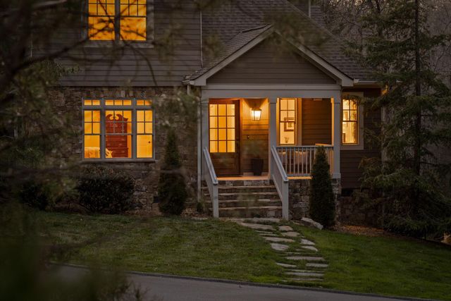 5426 Summerfield Lane, Signal Mountain, TN 37377