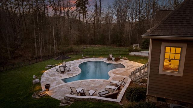 5426 Summerfield Lane, Signal Mountain, TN 37377