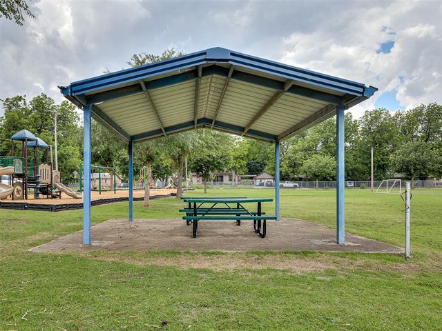 202 S Roberts Avenue, El Reno, OK 73036