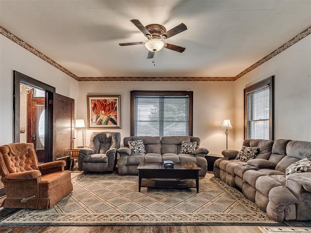 202 S Roberts Avenue, El Reno, OK 73036