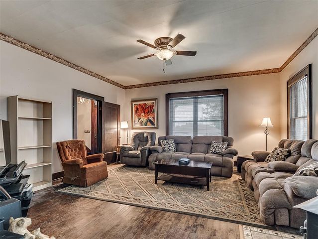 202 S Roberts Avenue, El Reno, OK 73036