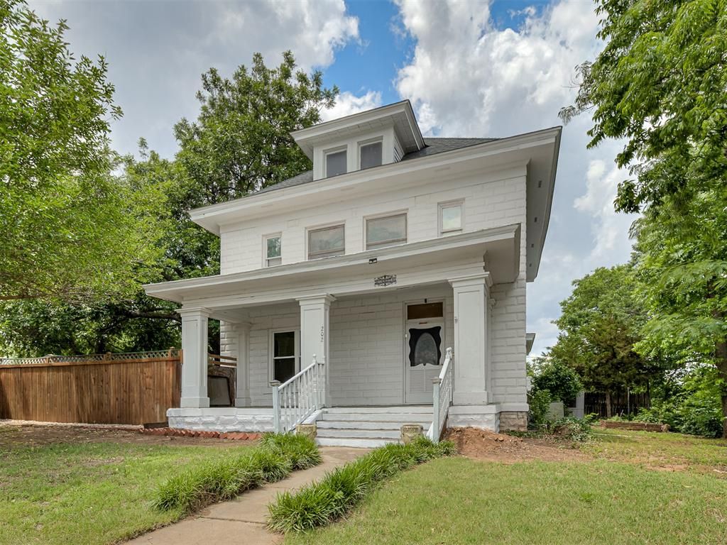 202 S Roberts Avenue, El Reno, OK 73036