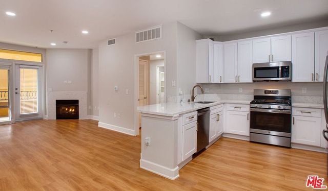 348 S Hauser Boulevard 1-310, Los Angeles, CA 90036
