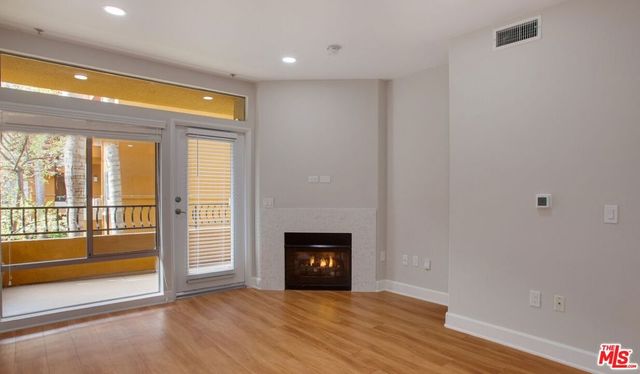 348 S Hauser Boulevard 1-310, Los Angeles, CA 90036