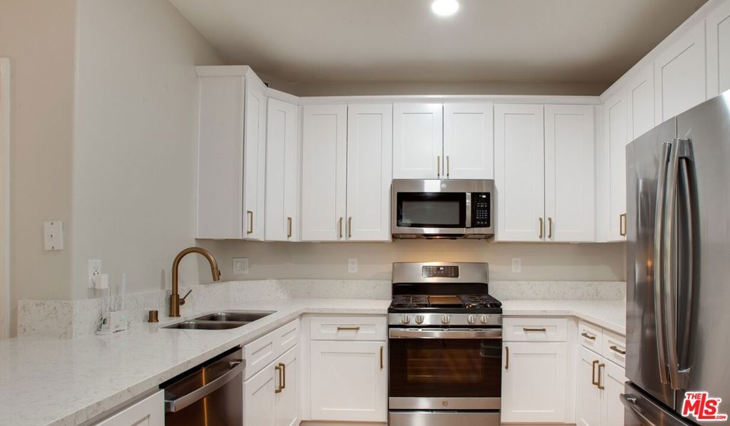 348 S Hauser Boulevard 1-310, Los Angeles, CA 90036