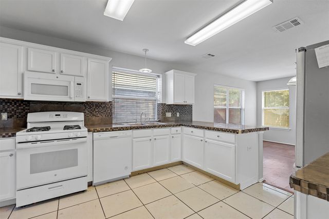 813 Jockey Club Lane, Fort Worth, TX 76179