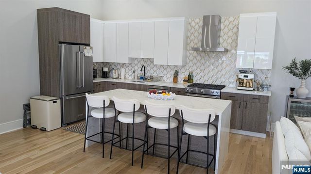 621 Valley Brook Avenue, Lyndhurst, NJ 07071