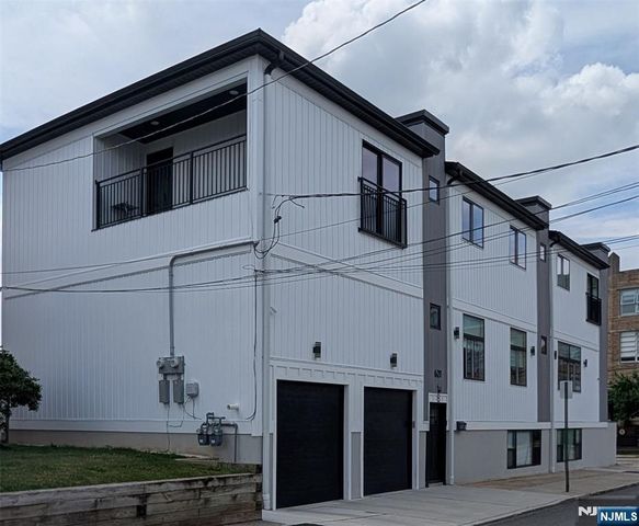 621 Valley Brook Avenue, Lyndhurst, NJ 07071