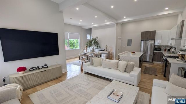 621 Valley Brook Avenue, Lyndhurst, NJ 07071