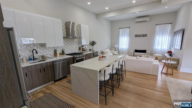 621 Valley Brook Avenue, Lyndhurst, NJ 07071