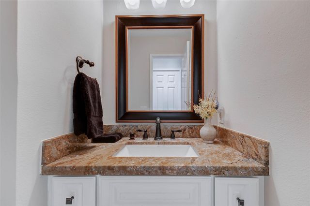 115 Litchfield Lane, Houston, TX 77024