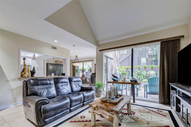 115 Litchfield Lane, Houston, TX 77024