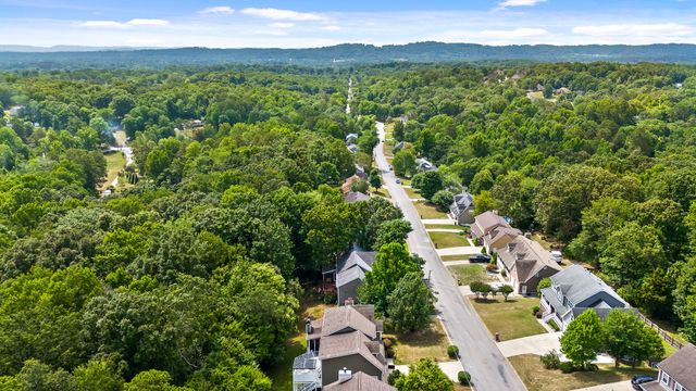 8014 Woodstone Drive, Hixson, TN 37343