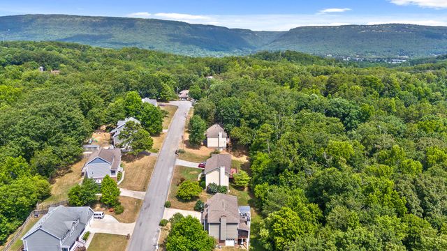 8014 Woodstone Drive, Hixson, TN 37343