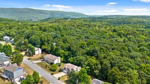 8014 Woodstone Drive, Hixson, TN 37343