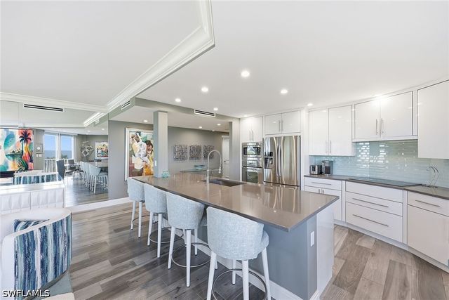 8111 Bay Colony DR 204, Naples, FL 34108