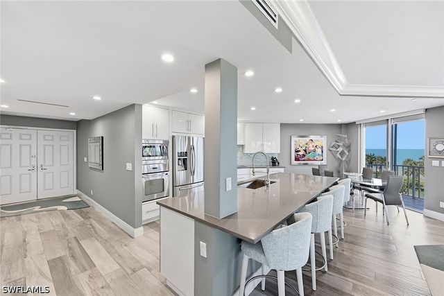 8111 Bay Colony DR 204, Naples, FL 34108