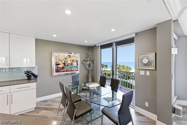 8111 Bay Colony DR 204, Naples, FL 34108