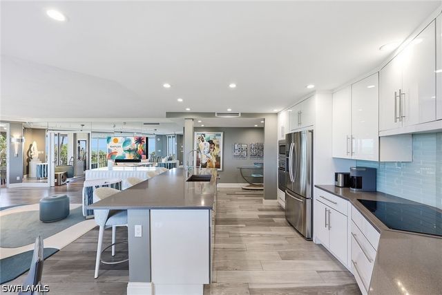 8111 Bay Colony DR 204, Naples, FL 34108