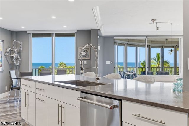 8111 Bay Colony DR 204, Naples, FL 34108