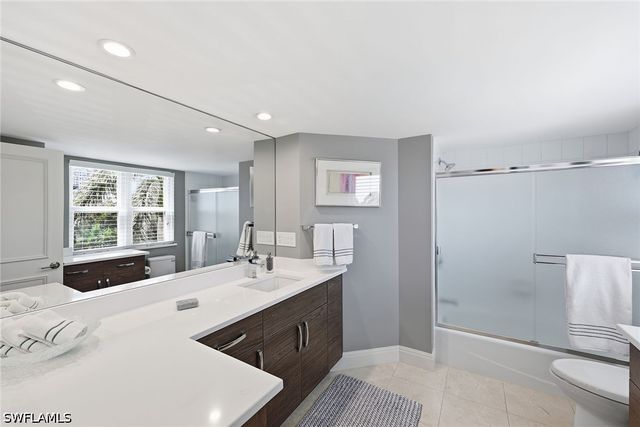 8111 Bay Colony DR 204, Naples, FL 34108