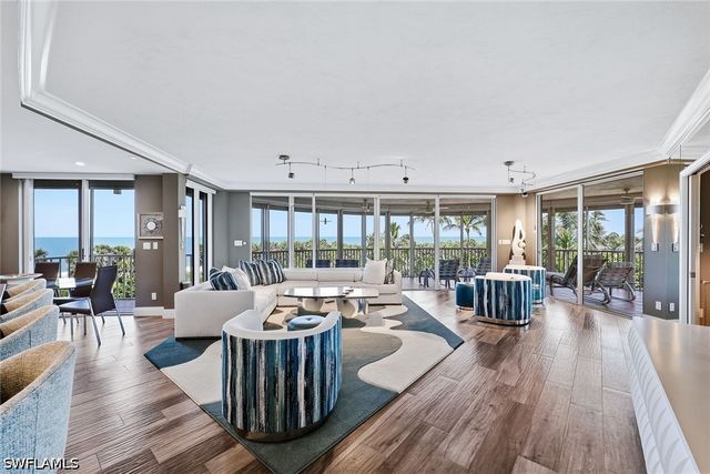 8111 Bay Colony DR 204, Naples, FL 34108