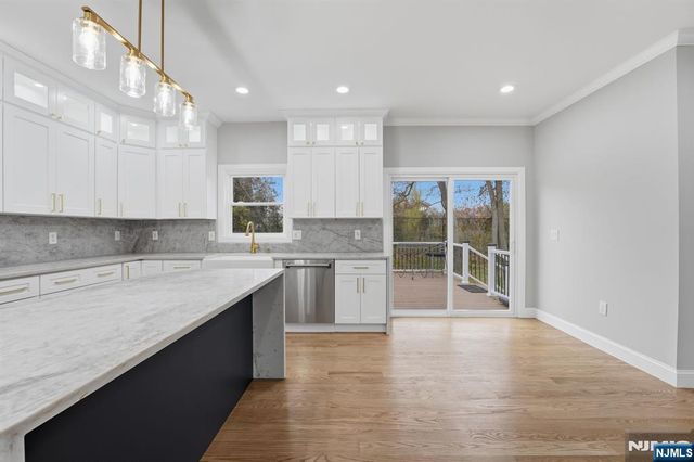 20 Barnsdale Road, Wayne, NJ 07470