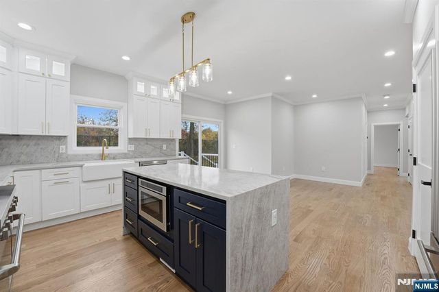 20 Barnsdale Road, Wayne, NJ 07470