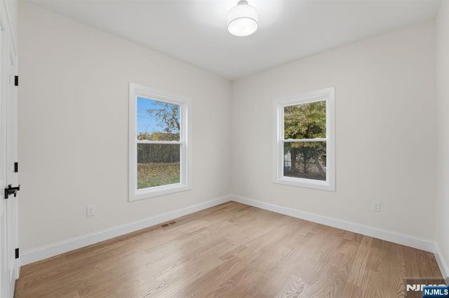 20 Barnsdale Road, Wayne, NJ 07470