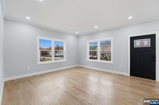 20 Barnsdale Road, Wayne, NJ 07470