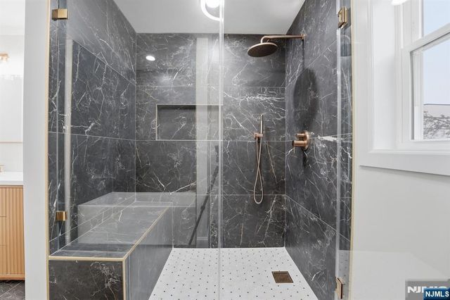 20 Barnsdale Road, Wayne, NJ 07470